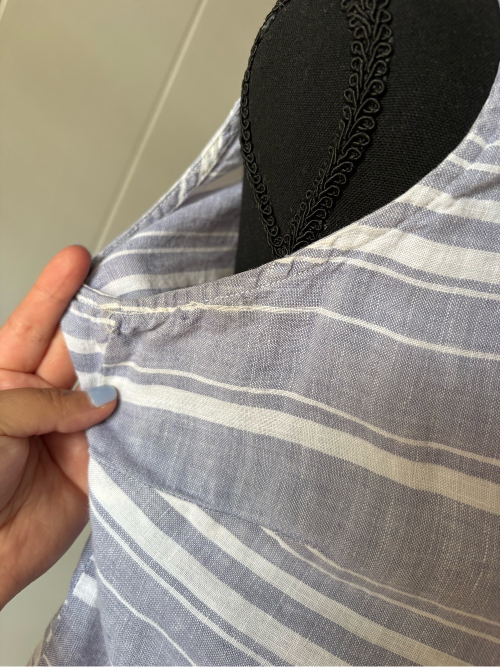 Ellen Tracy 100% linen sleeveless striped blouse